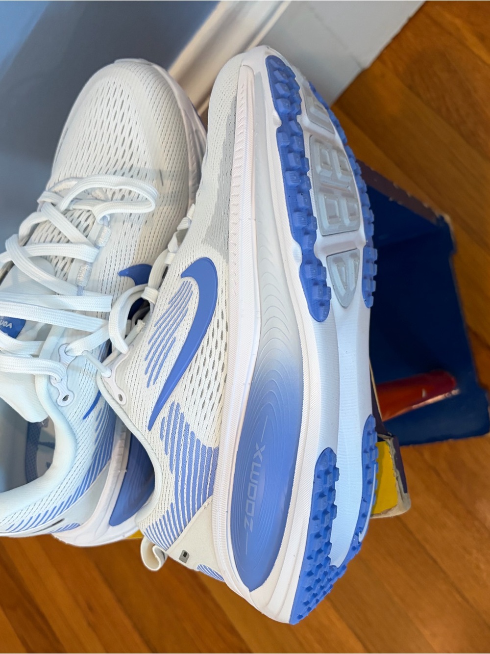 Nike Vomero 18 6.5 Women - Picture 4 of 4